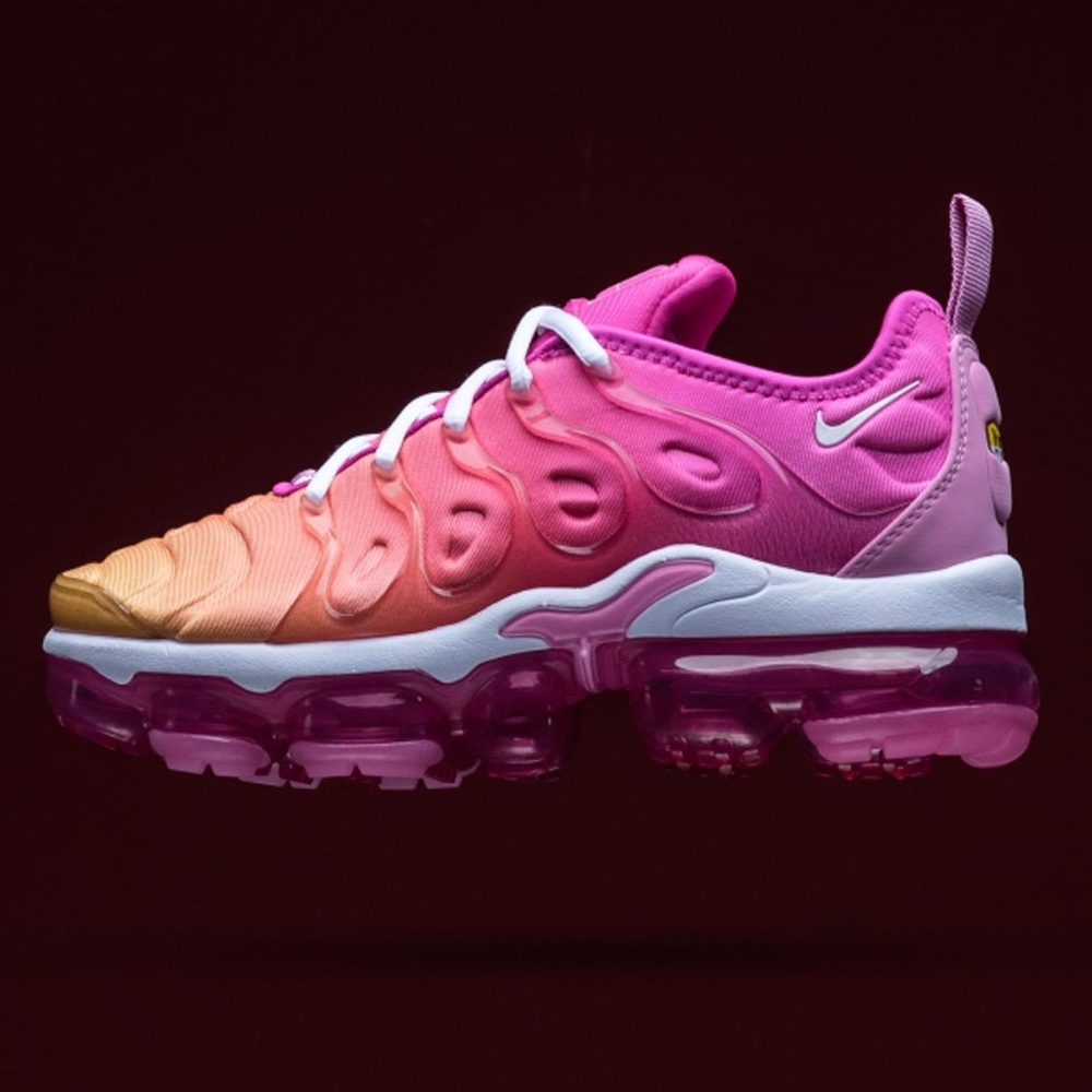 NIKE Air VaporMax Plus. “Summer sunset”